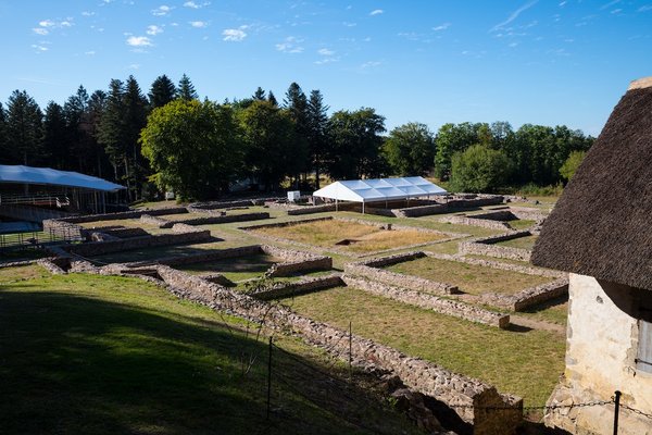 What Are the Best Lightweight Duster Coat Styles for a Polished Spring Office Look?